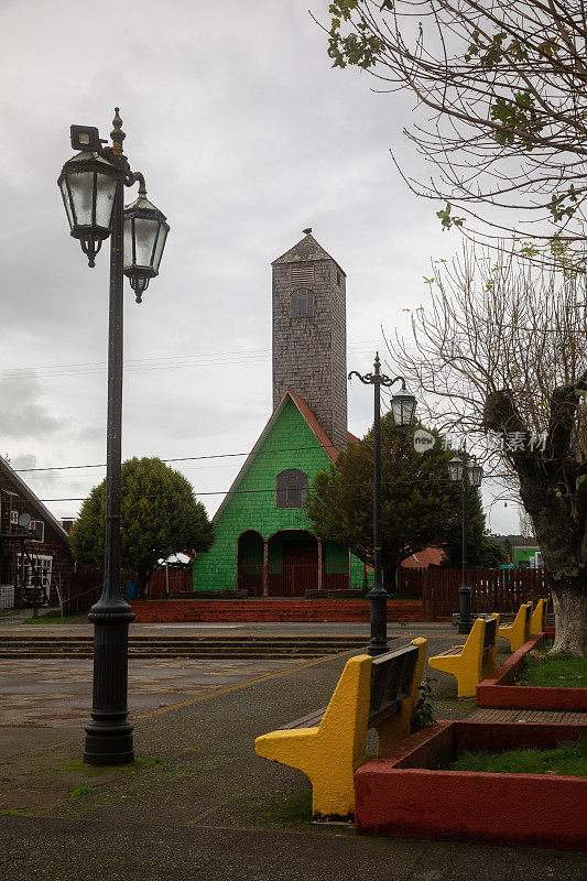 智利chilo<e:1>的小镇广场和古老的教堂